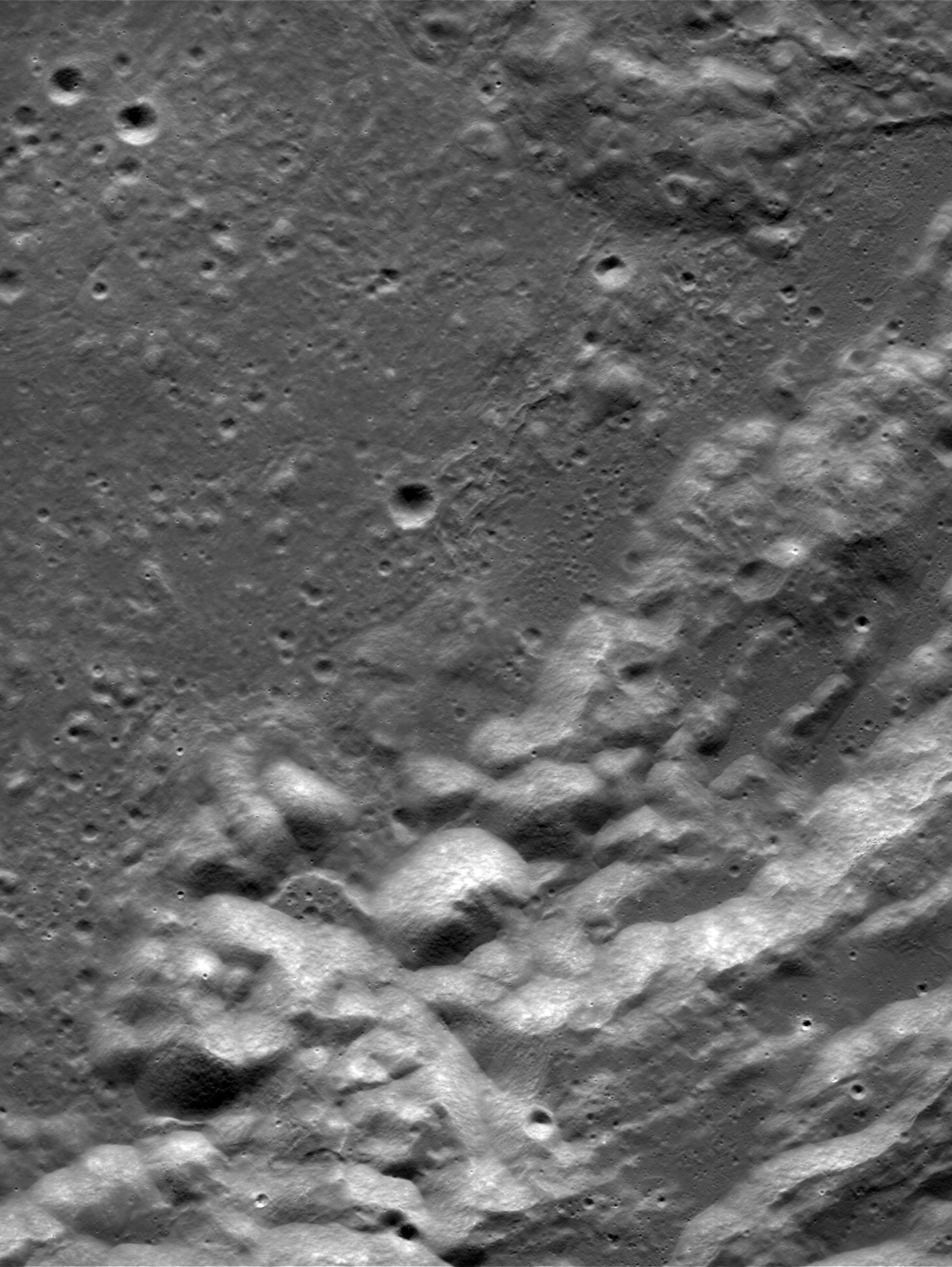 Rilievi Lunari fotografati da JANUS