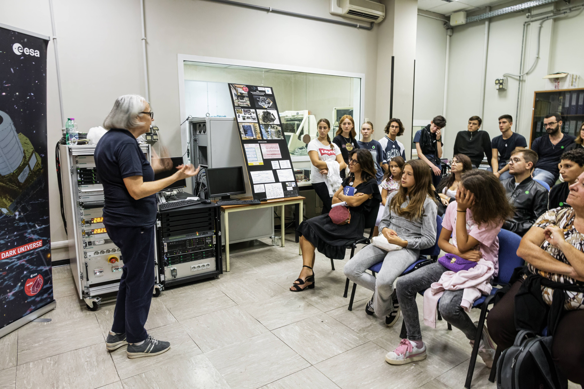 Anna di Giorgio nel laboratorio di software per strumentazione spaziale